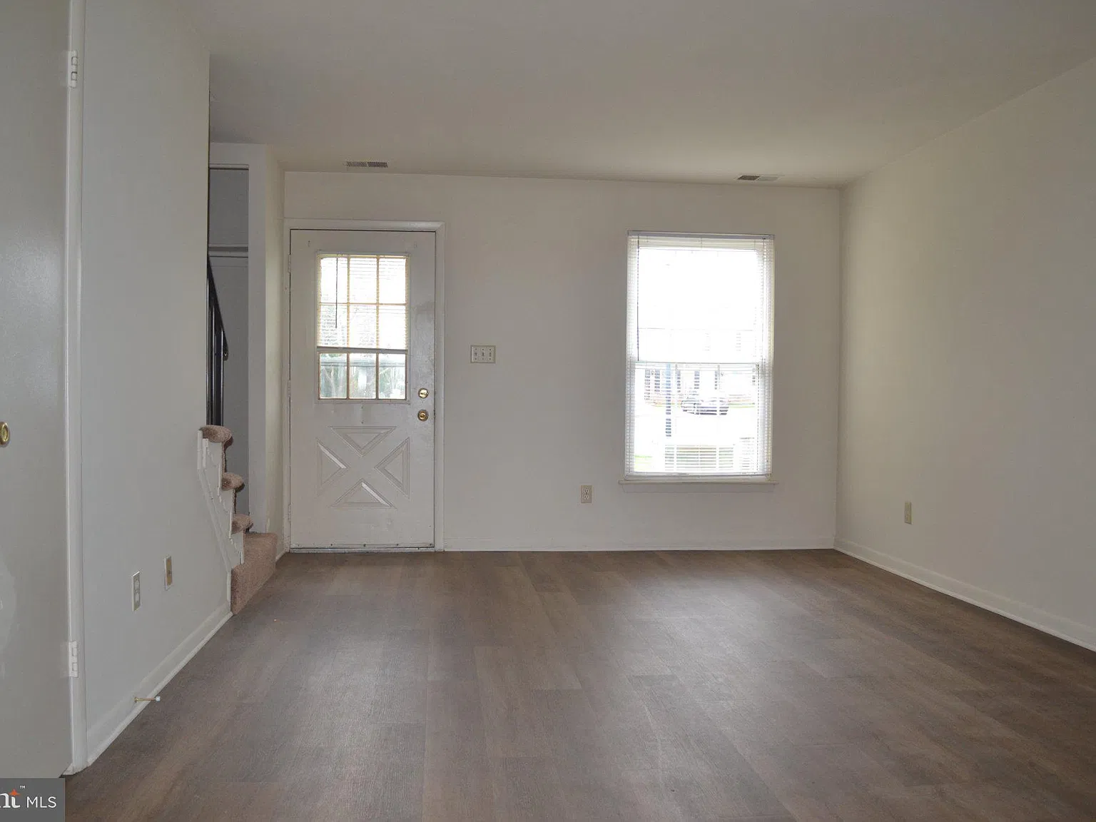 3 bed, 1.5 bath, 1024 sqft, $2,100 — Photo 3