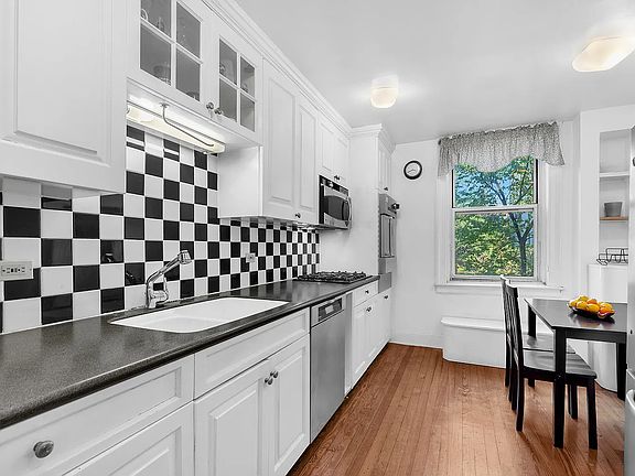 3rd image of 265 E 7th St #3