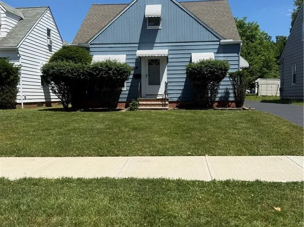 5469 Thomas St, Maple Heights, OH 44137