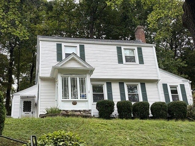 2nd image of 34 Saint Elmo Rd