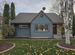 3511 Schroeder Dr, Manitowoc, WI 54220