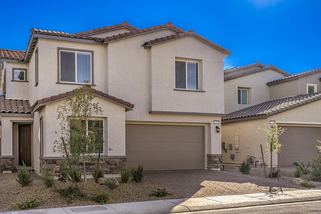 5 bed, 3079 sqft, $3,350 — Photo 2