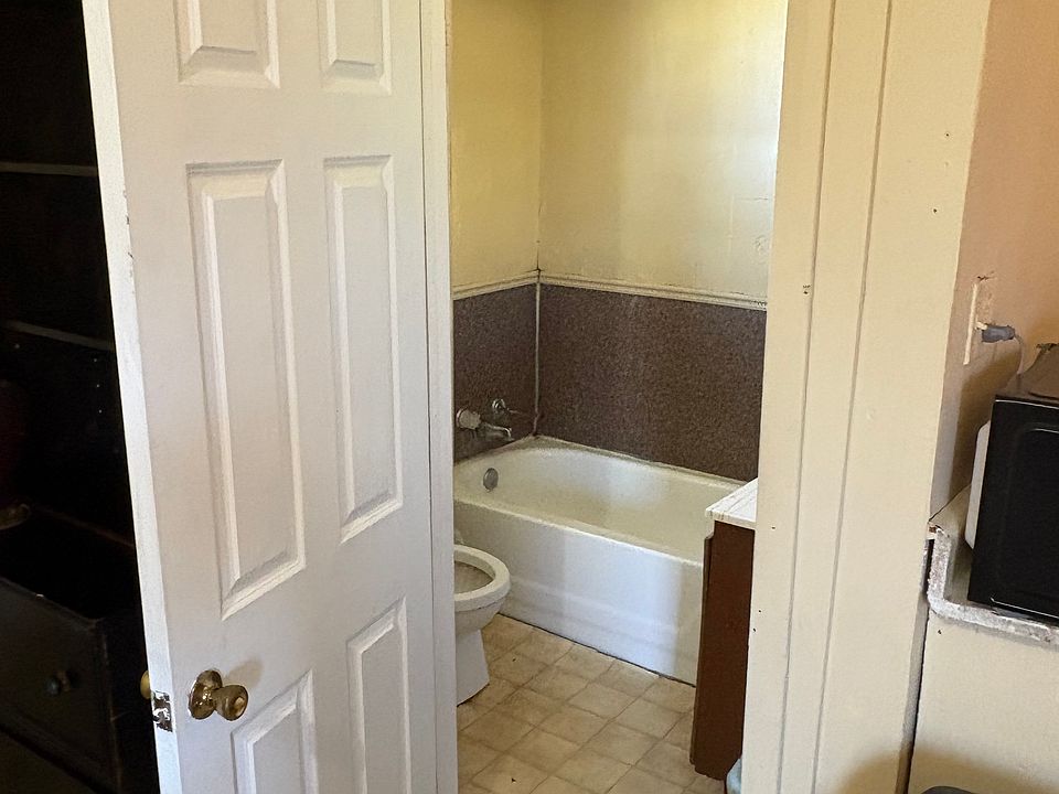 2nd image of 1809 Junior St