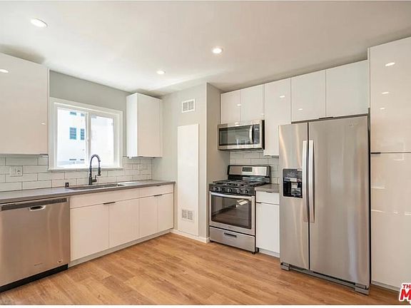 3rd image of 208 S Harvard Blvd APT 5