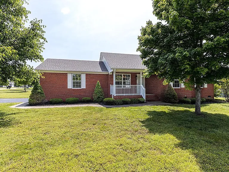 1921 Spears Ln — Photo 2