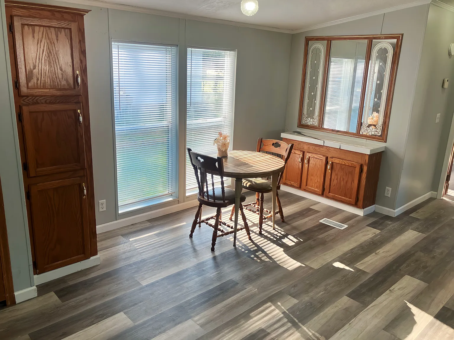 3 bed, 1216 sqft, $674 — Photo 4
