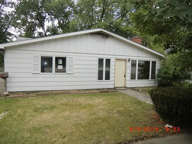 1812 E Sauk Trl photo 1