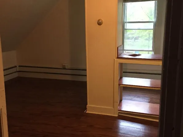 (undisclosed Address), Lowell, MA 01851