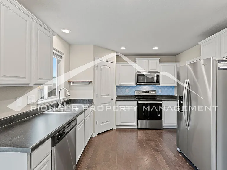 10938 Clarion Dr — Photo 8