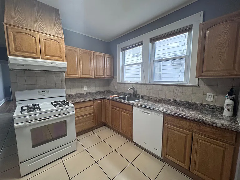 742 Pennington St #1 — Photo 10