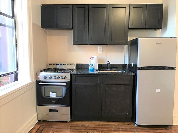 3rd image of 260 Hawthorne St APT B1