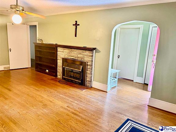 5th image of 514 Barefoot St