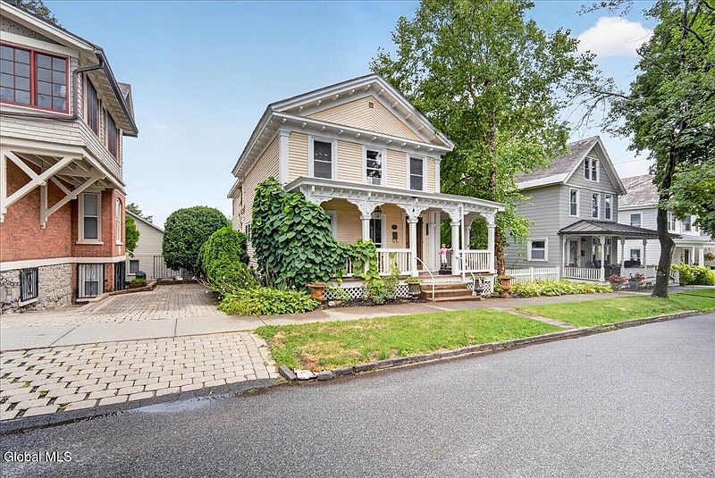2nd image of 154 Woodlawn Avenue