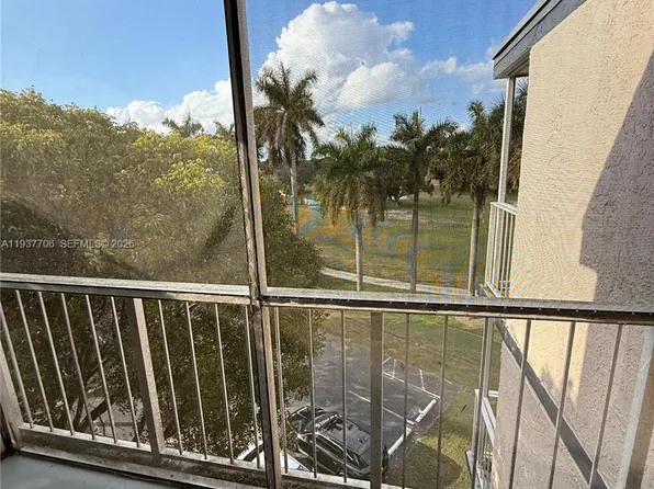 6995 NW 186th St, Hialeah, FL