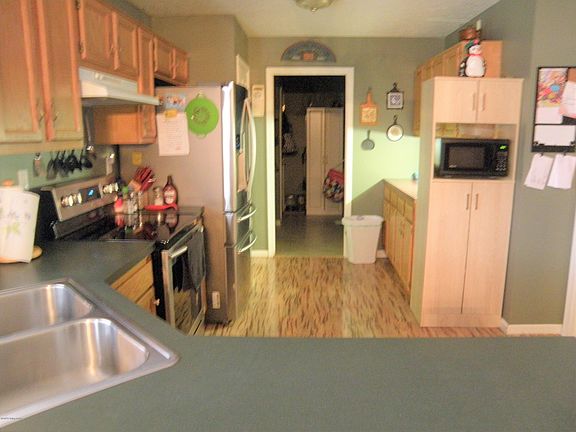 5th image of 54 Darlene St