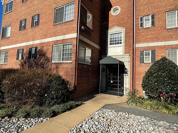 4th image of 820 A S Washington St #125
