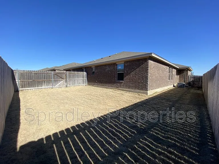 1574 Brady Way — Photo 6