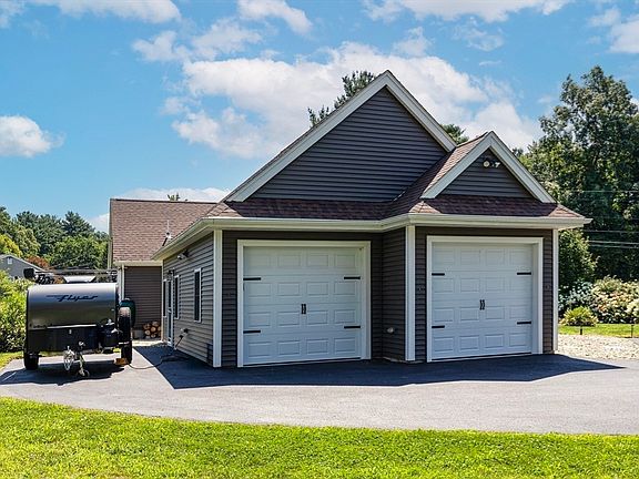 4th image of 52 Lovering St