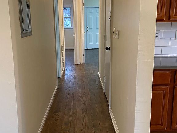 4th image of 420-422 Fabyan Pl #1