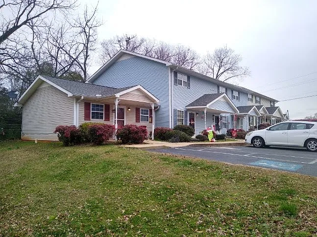 2 bed, 1.5 bath, 1000 sqft, $1,250 — Photo 1