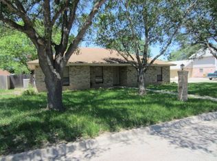 117 Cottonwood St, Uvalde, TX 78801