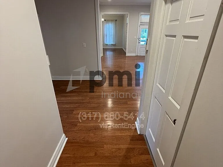 233 N East St — Photo 29