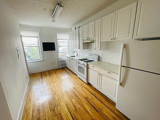 2nd image of 487 Court St APT 3R
