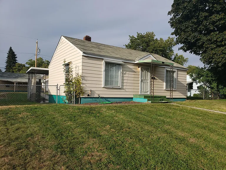 2212 W Everett Ave — Photo 1