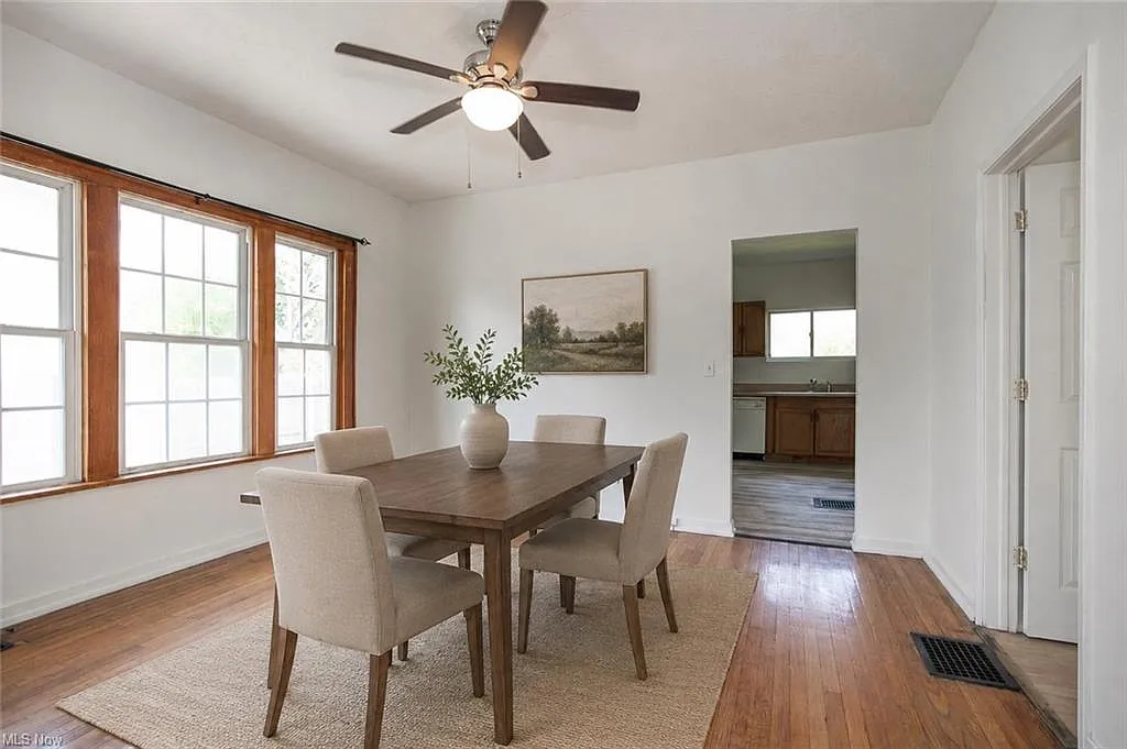 2 bed, 1009 sqft, $1,299 — Photo 3