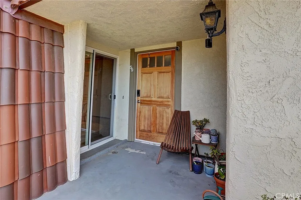 3 bed, 2.5 bath, 1720 sqft, $5,200 — Photo 3