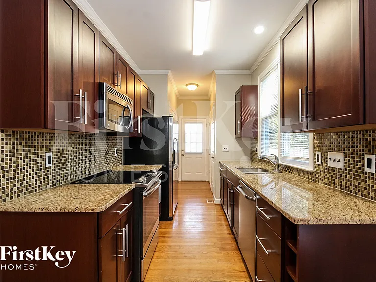1909 Fernwood Dr — Photo 5