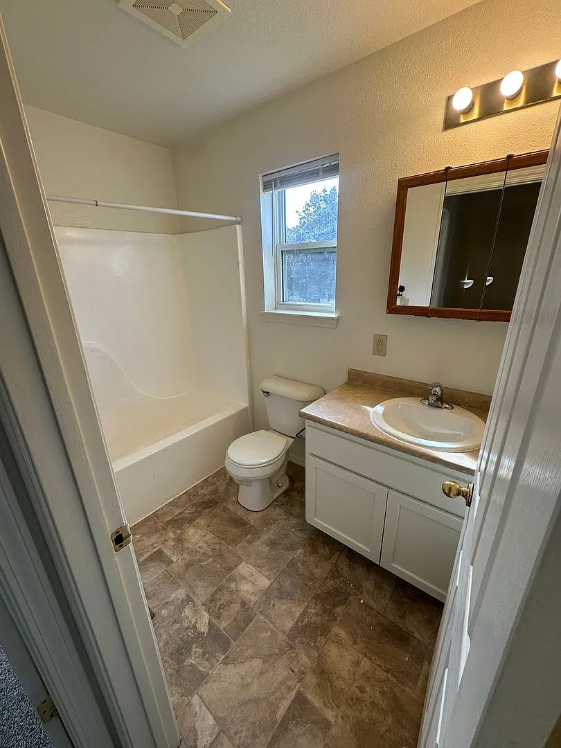 Spacious 3-Bedroom Home on Missoula's Northside, Steps from Downtown — Photo 4