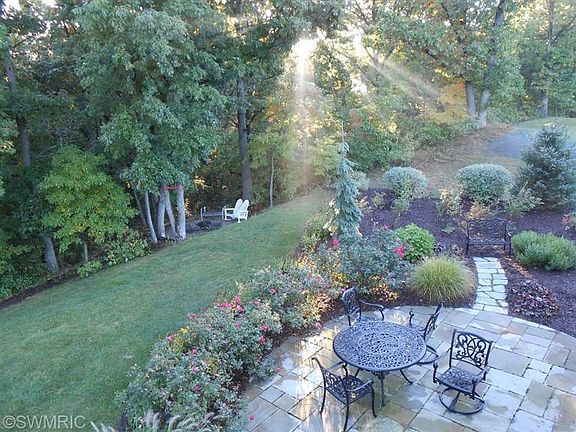5th image of 2075 Pine Nook Ct NE