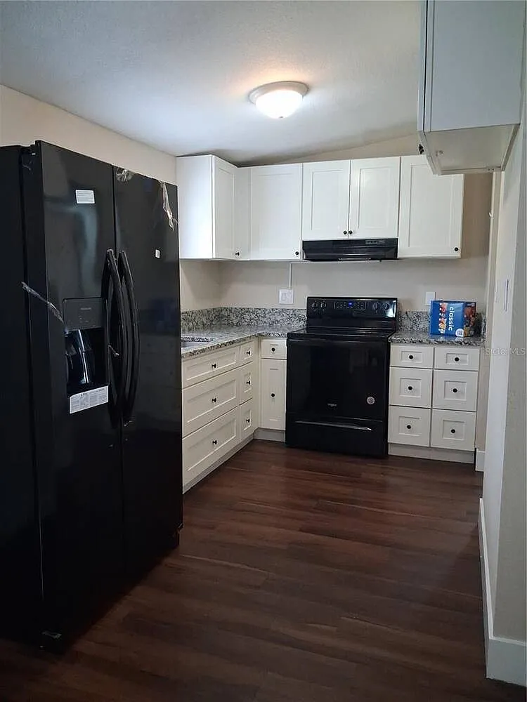 4 bed, 2.0 bath, 1256 sqft, $1,950 — Photo 2
