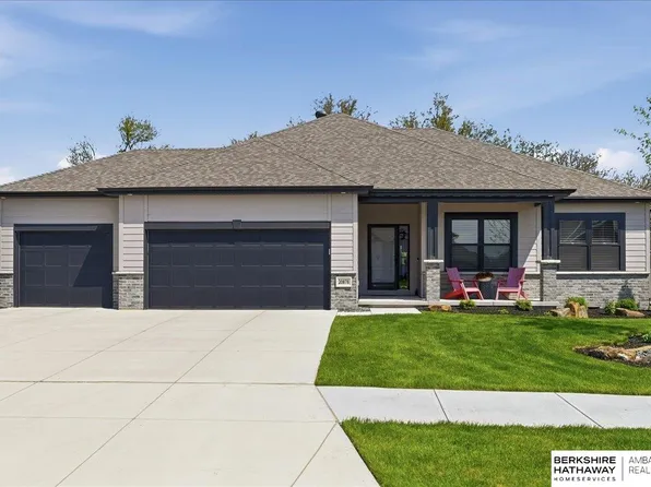 20878 Camelback Ave, Gretna, NE 68028