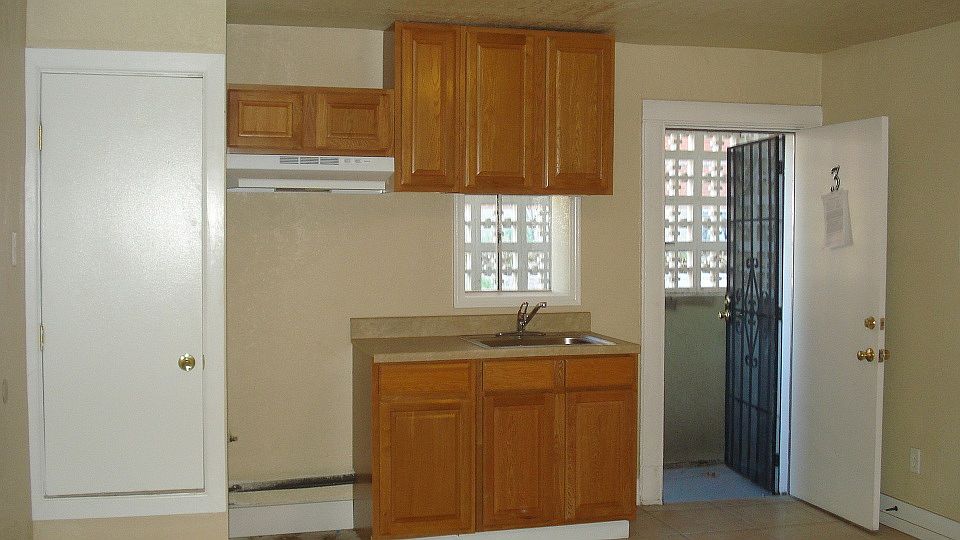 2nd image of 3419 La Luz Ave APT 4