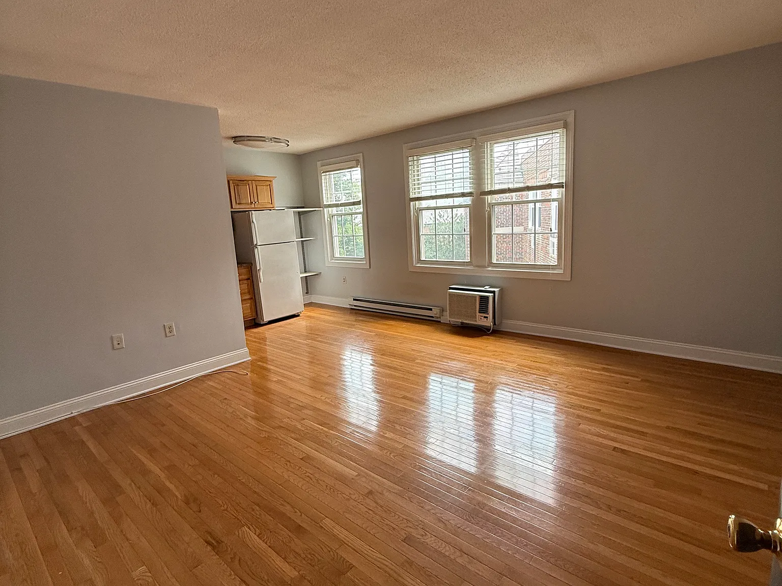 Studio, 400 sqft, $1,545 — Photo 3