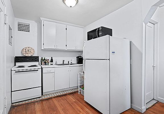 3rd image of 27 Bedford St APT 4B