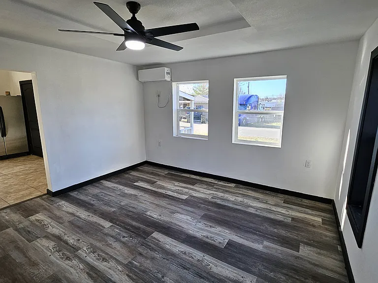 302 Windsor St #1 — Photo 14