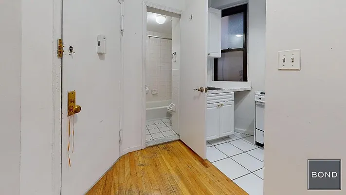 Rented by Bond New York | media 3