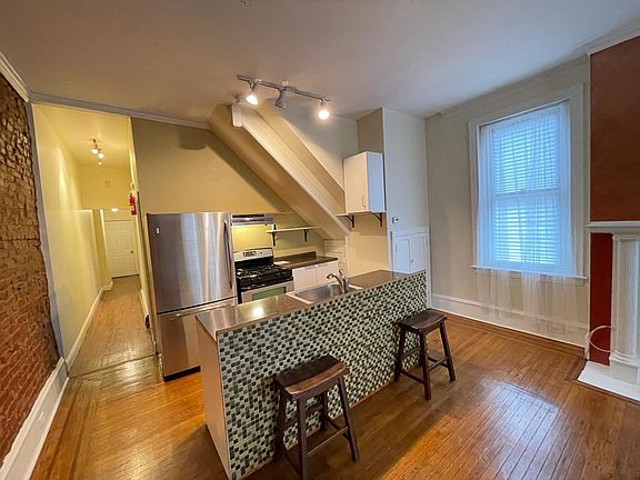 4th image of 4922 Warrington Ave #1