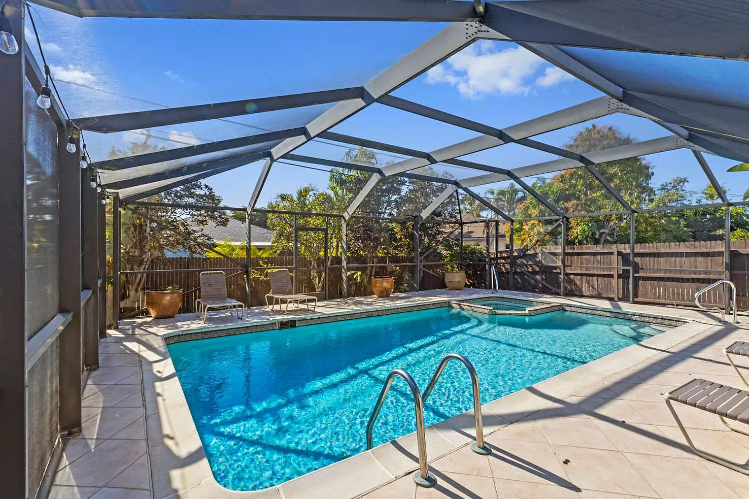 3 bed, 2.0 bath, 1625 sqft, $5,310 — Photo 4