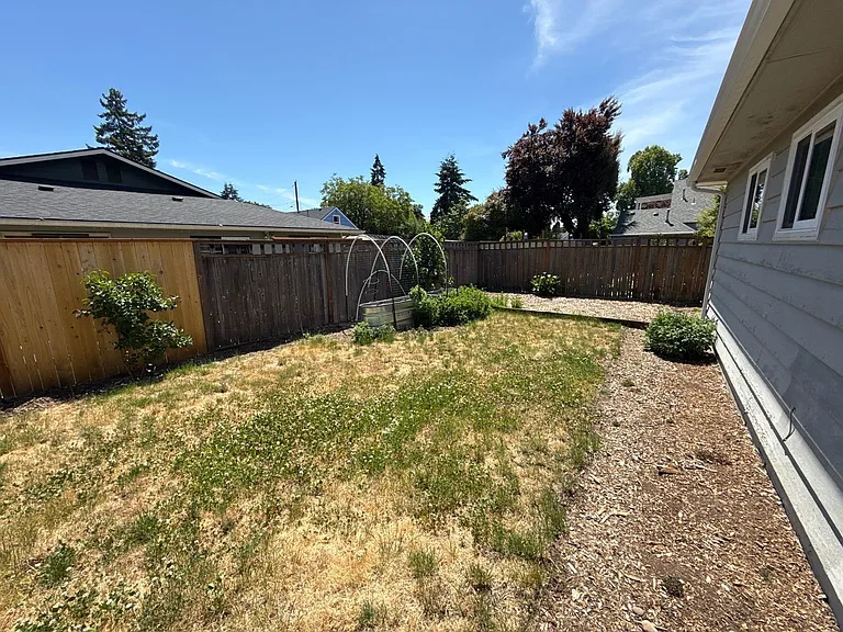 1670 Yew St SE — Photo 31