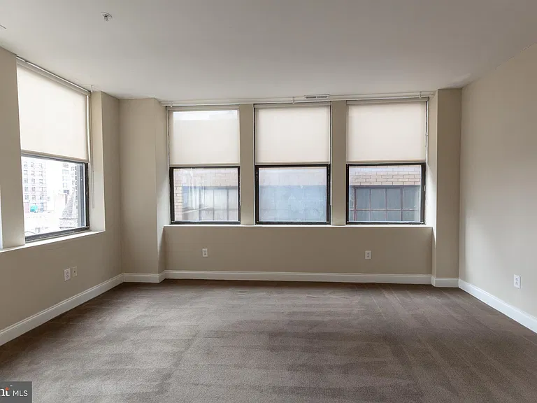 220-2 S 16th St #402 — Photo 36