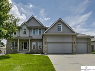 18605 Hoich Dr, Omaha, NE 68136