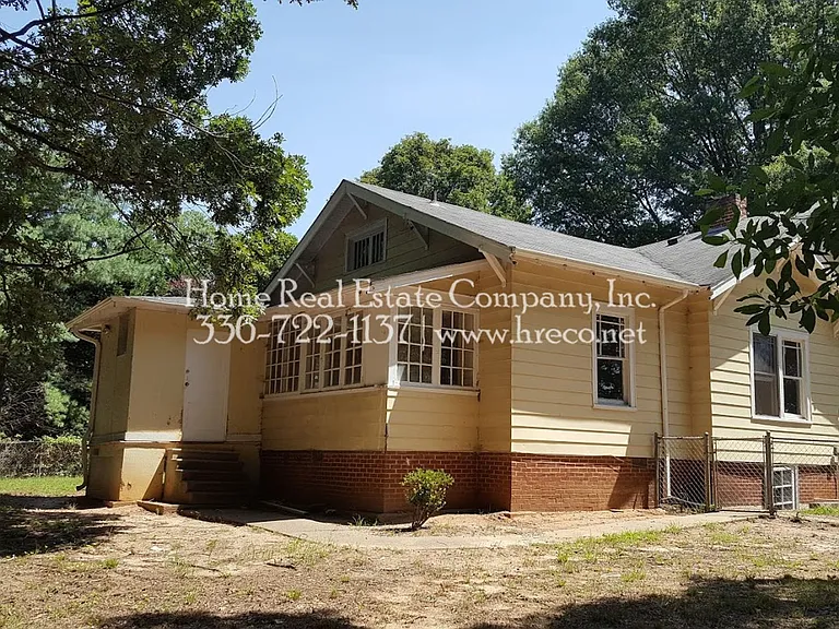 1346 Westbrook Plaza Dr — Photo 3