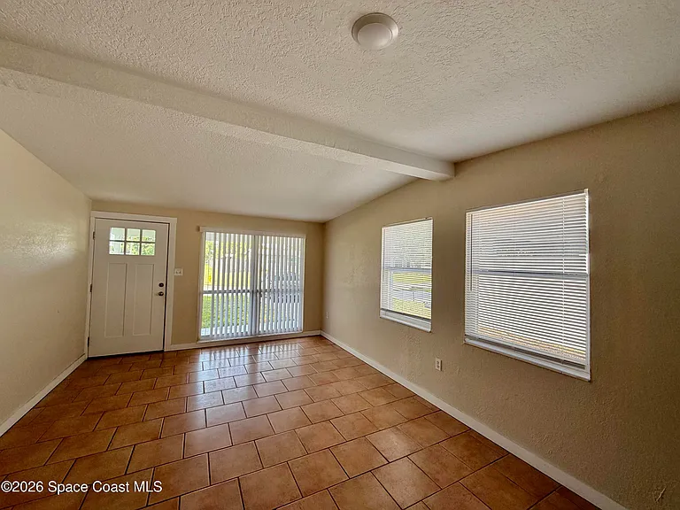 2587 Pepper Ave — Photo 3