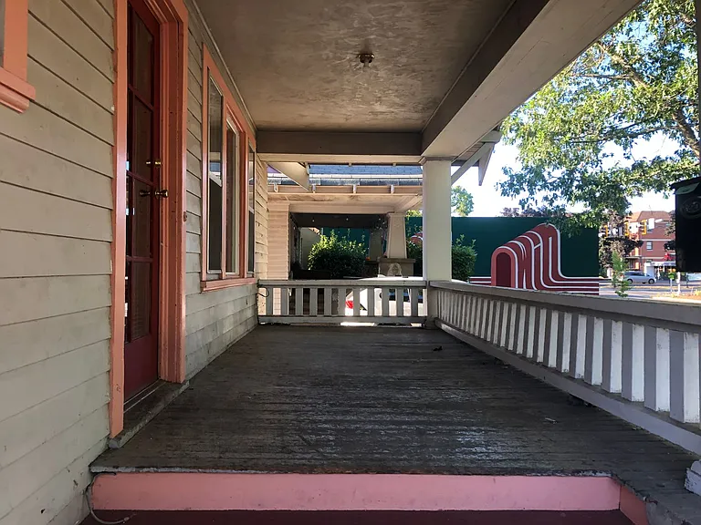 1348 Oak St — Photo 2