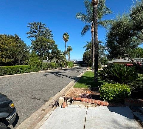 4th image of 5056 Woodman Ave