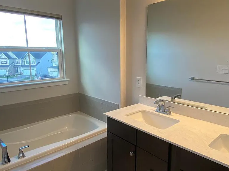 619 Holywell Dr — Photo 13
